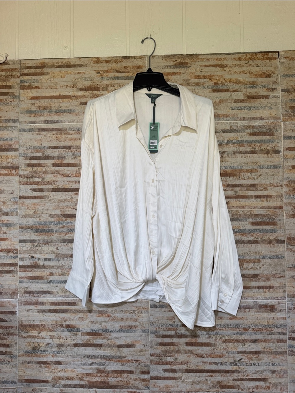 Terra & Sky Cream Button-Front Twist Hem Shirt